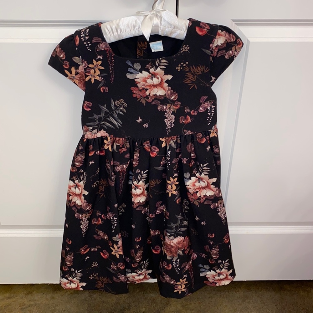 Little girl dress, size 6x with cardigan. Great condition.